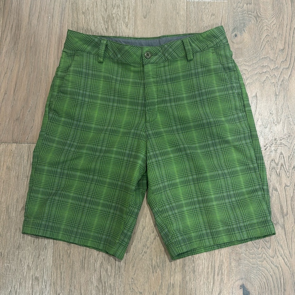 Men’s Under Armour Size 30 Green Plaid Golf Shorts